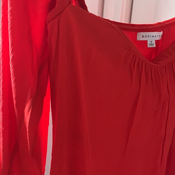 Red off the shoulders dress - Picture 5 of 5